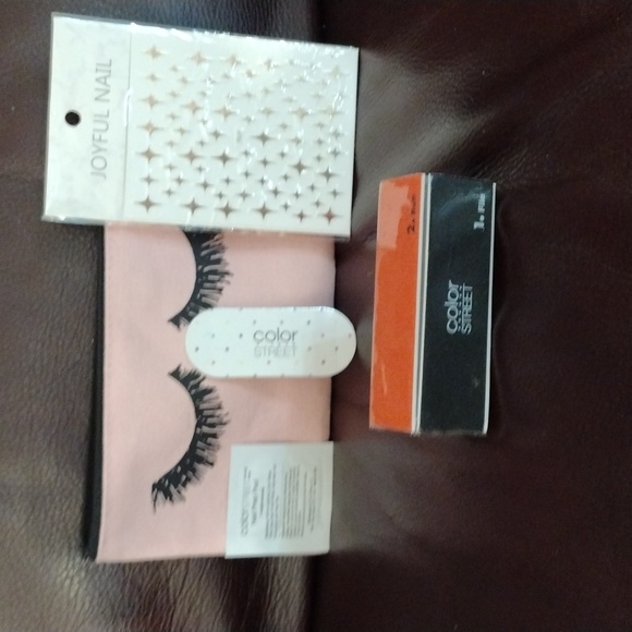 Eyelash Makeup Pouch with Goodies - Picture 3 of 14